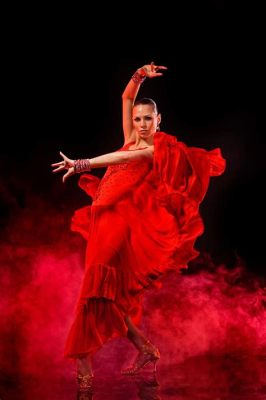 Fiesta Flamenca med Fuego! En Magisk Spansk Natt fylld av Passion och Dans